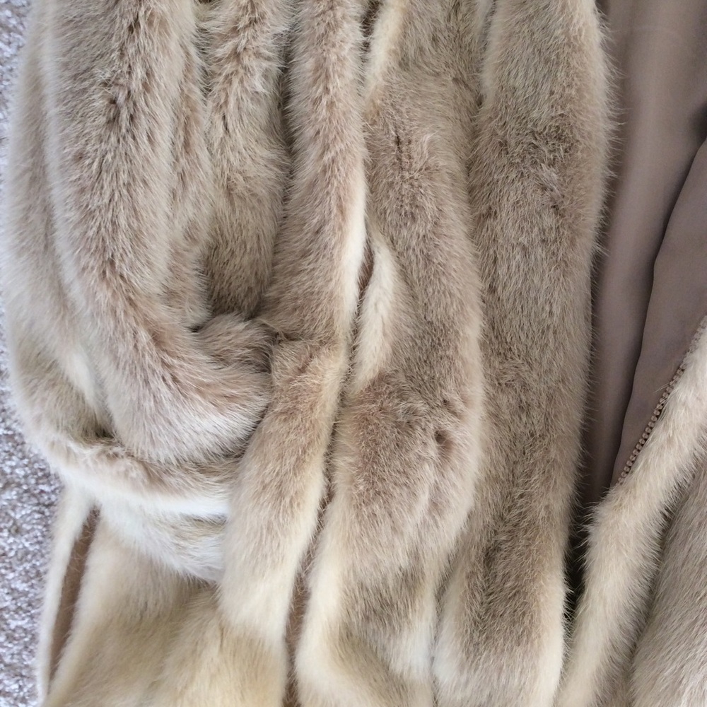 Blond Mink  3/4 length jacket - Picture 2 of 4